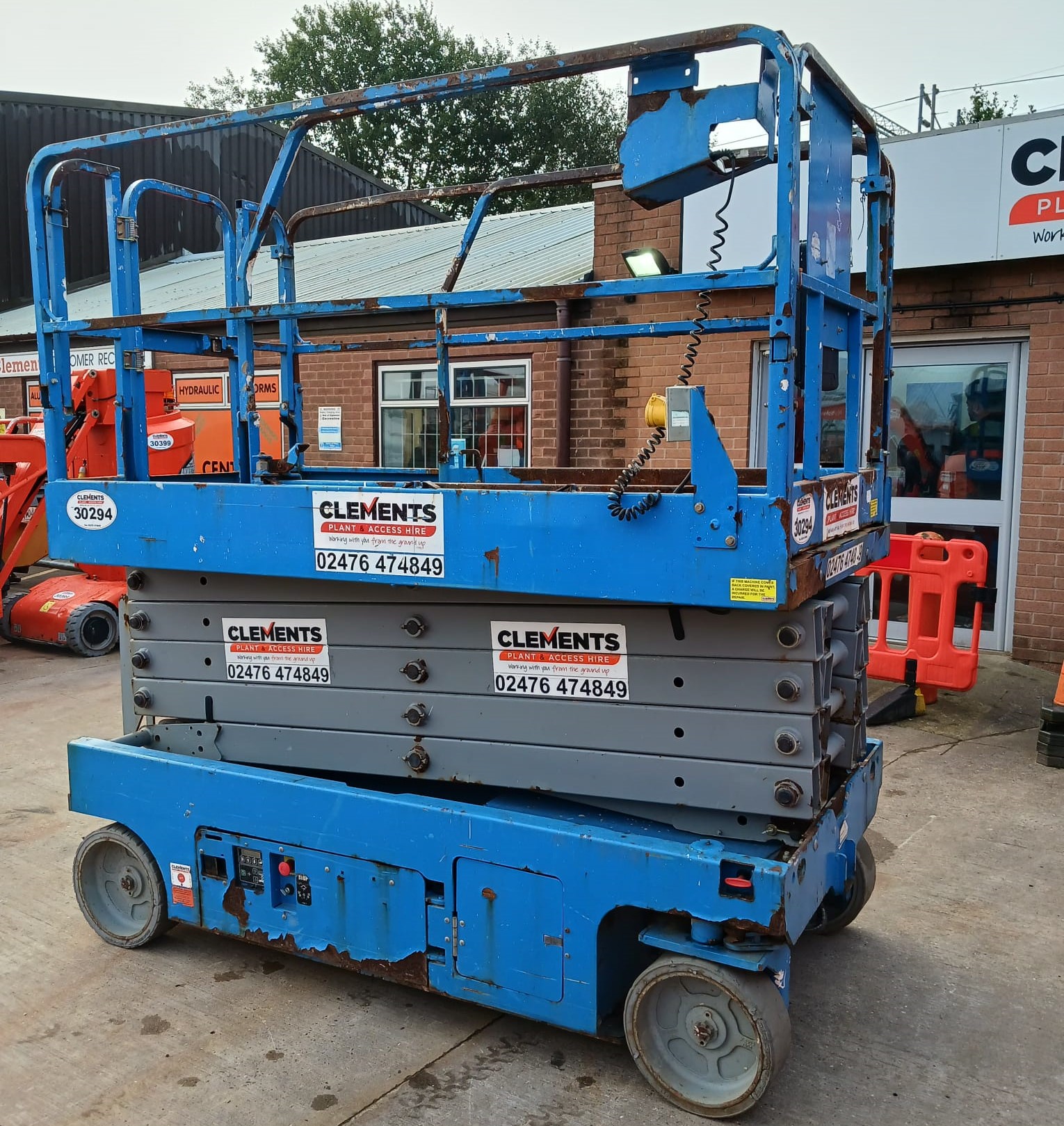 Genie 3246 Scissor Lift For Sale, Coventry Clements Plant & Access